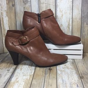 🍁 Bandolino Women’s Ankle Boot, Size 6.5